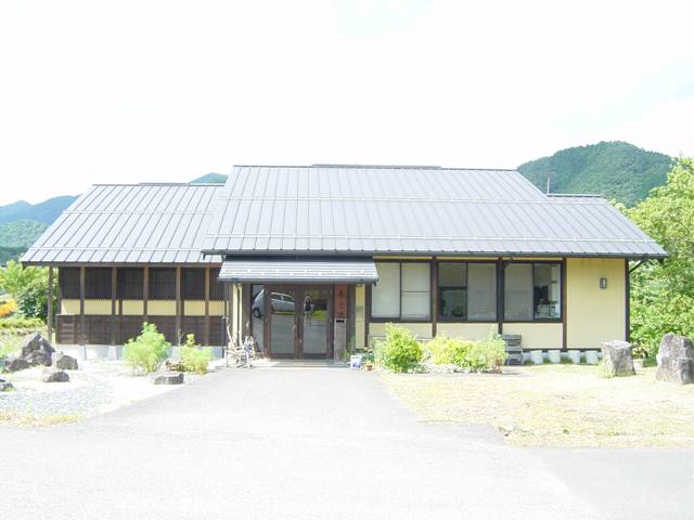 やくの木と漆の館